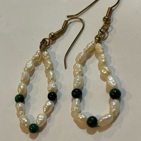 Natural Baroque Seed Pearl & Malachite Dangle Style Hoop Earrings VINTAGE ESTATE - Picture 5 of 6